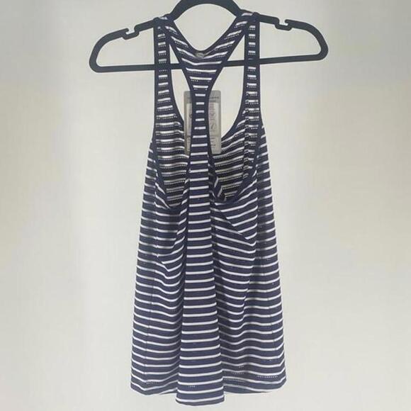 Chic Striped Tank Top - Stylish Comfort - Picture 2 of 2